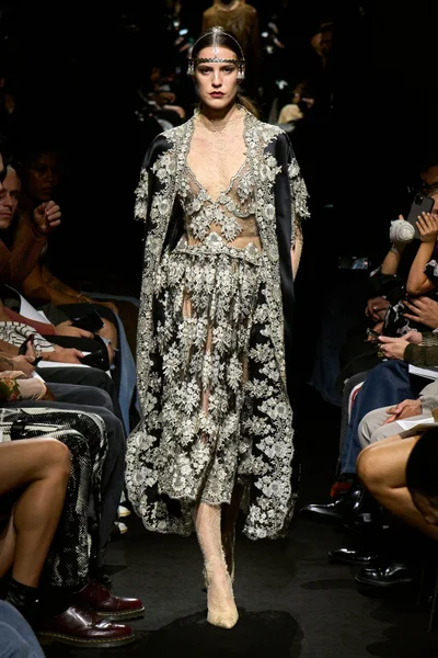 Look 11